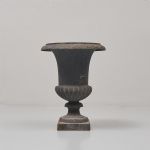 1073 9381 GARDEN URN